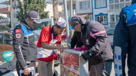 Kuşadası Belediyesi'nden kaldırım işgali denetimi: '2 saatte 3 kamyon malzemeye el konuldu'