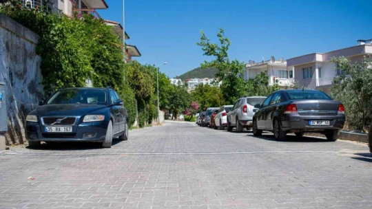 Kuşadası Belediyesi'nden kesintisiz yol mesaisi