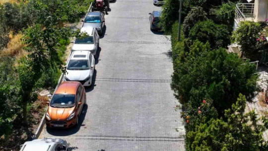 Kuşadası Belediyesi'nden kesintisiz yol mesaisi