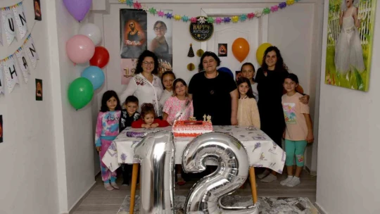 Kuşadası Belediyesi'nden lösemi hastası Gülcihan'a sürpriz doğum günü kutlaması