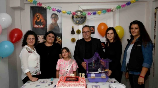 Kuşadası Belediyesi'nden lösemi hastası Gülcihan'a sürpriz doğum günü kutlaması
