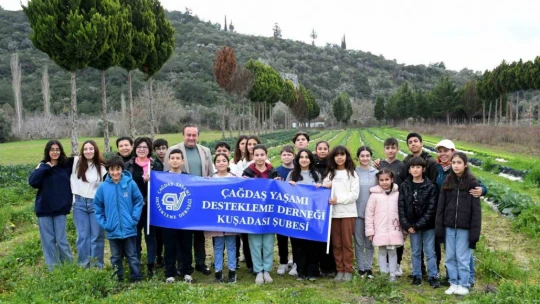 Kuşadası Belediyesi'nden öğrencilere karne hediyesi