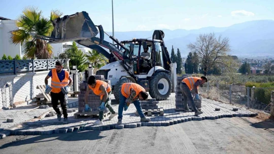 Kuşadası Belediyesi'nden Soğucak'ta yol yapım çalışması