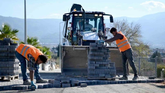 Kuşadası Belediyesi'nden Soğucak'ta yol yapım çalışması