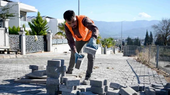 Kuşadası Belediyesi'nden Soğucak'ta yol yapım çalışması