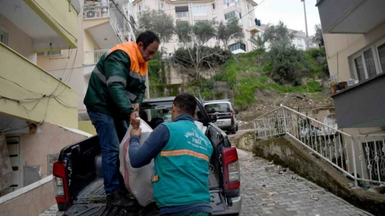 Kuşadası Belediyesi'nden vatandaşlara kış desteği