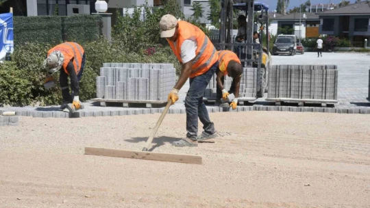 Kuşadası Belediyesi'nin Güzelçamlı Mahallesi'ndeki çalışmaları hız kesmiyor