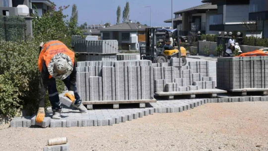 Kuşadası Belediyesi'nin Güzelçamlı Mahallesi'ndeki çalışmaları hız kesmiyor