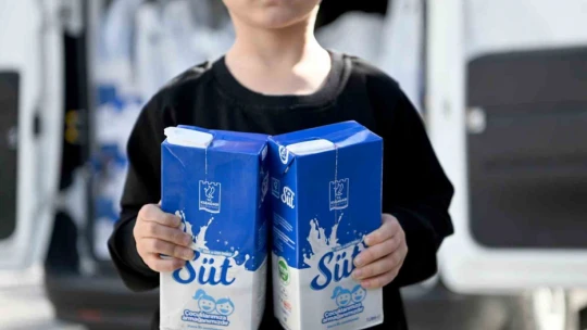 Kuşadası Belediyesi'nin süt desteği yüzleri güldürüyor