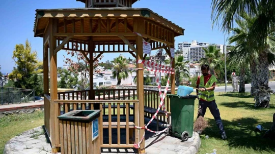 Kuşadası Belediyesi'nin temizlik çalışanlarından çevreye duyarlılık çağrısı
