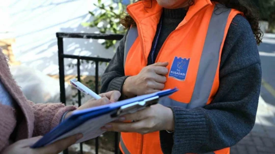 Kuşadası Belediyesi'nin yakacak ve soba desteği devam ediyor