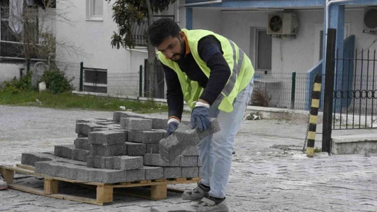Kuşadası Belediyesi'nin yol mesaisi sürüyor
