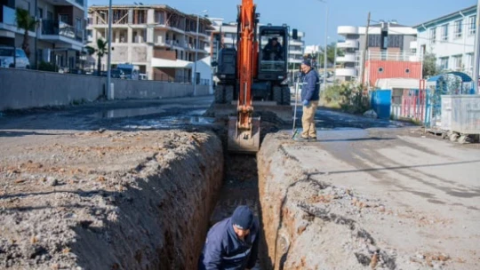 Kuşadası Belediyesi okul yollarında çalışma başlattı