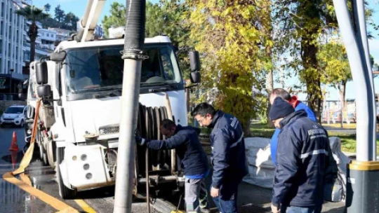 Kuşadası Belediyesi şiddetli yağışlara karşı teyakkuzda