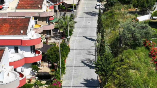 Kuşadası Belediyesi yol yapım sezonuna hızlı başladı