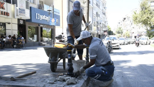 Kuşadası Belediyesi yol yapım çalışmalarını sürdürüyor