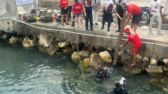Kuşadası denizinde dip temizliği yapıldı