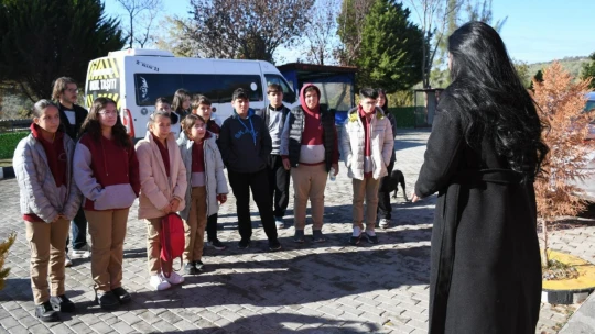 Kuşadası Evcil Hayvan Bakım ve Rehabilitasyon Merkezi, öğrencileri ağırladı