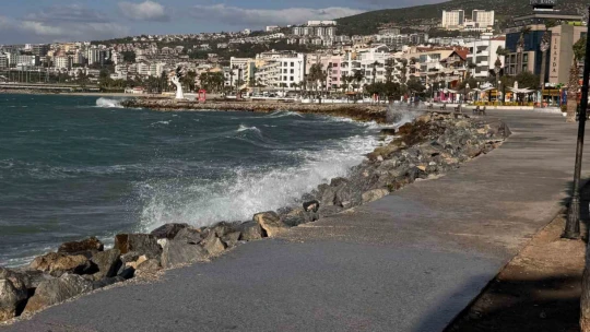 Kuşadası hafta sonu yazı, hafta içi kışı yaşadı