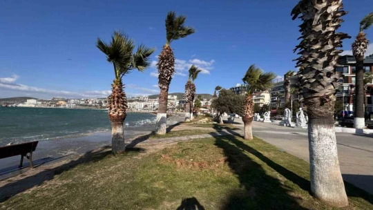 Kuşadası hafta sonu yazı, hafta içi kışı yaşadı