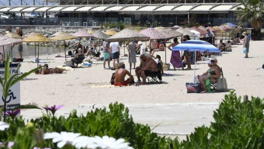Kuşadası halk plajlarına 'bayram' dokunuşu