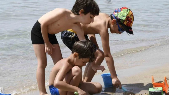 Kuşadası halk plajlarına 'bayram' dokunuşu