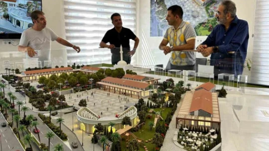 Kuşadası Kent Meydanı'nın yapımı hızla ilerliyor