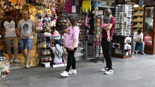 Kuşadası'na tatilci akını başladı