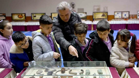 Kuşadası'nda 'Çanakkale'den Anadolu'ya' isimli gezici müzeye yoğun ilgi