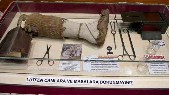 Kuşadası'nda 'Çanakkale'den Anadolu'ya' isimli gezici müzeye yoğun ilgi