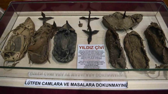 Kuşadası'nda 'Çanakkale'den Anadolu'ya' isimli gezici müzeye yoğun ilgi