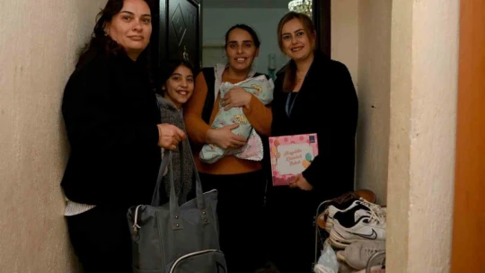 Kuşadası'nda 'hoş geldin bebek' ziyaretleri devam ediyor