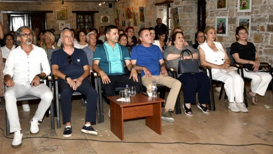 Kuşadası'nda 'Mavi İnsan' lakaplı şair anıldı