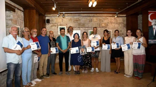 Kuşadası'nda 'Mavi İnsan' lakaplı şair anıldı