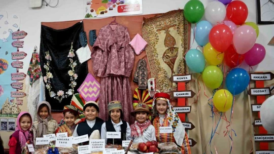 Kuşadası'nda 'Yerli Malı Haftası'nda' öğrencilerden renkli etkinlik
