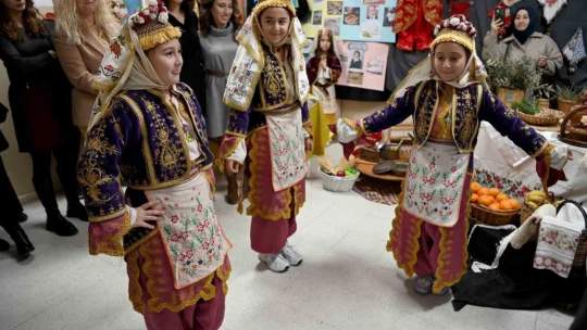 Kuşadası'nda 'Yerli Malı Haftası'nda' öğrencilerden renkli etkinlik