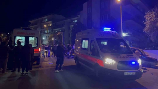 Kuşadası'nda 2 motosiklet kafa kafaya çarpıştı... O anlar kamerada