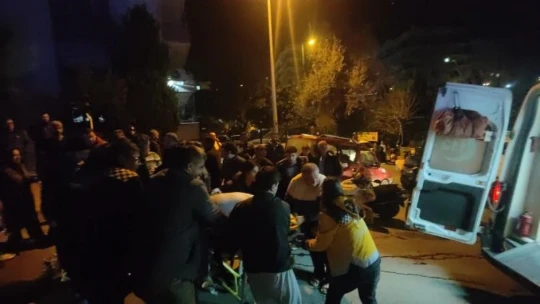 Kuşadası'nda 2 motosiklet kafa kafaya çarpıştı... O anlar kamerada