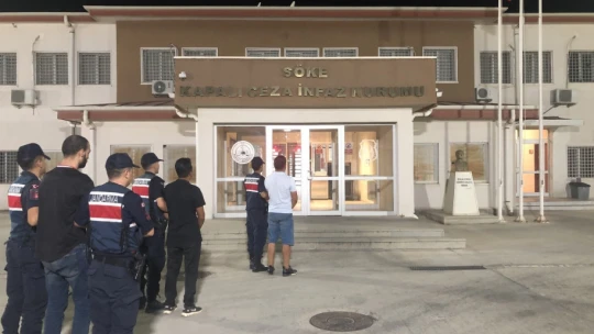 Kuşadası'nda 20 düzensiz göçmen ve 3 organizatör yakalandı