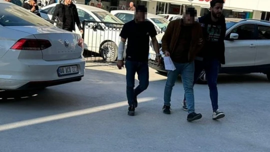 Kuşadası'nda 5 düzensiz göçmen ve 4 organizatör kaçamadan yakalandı
