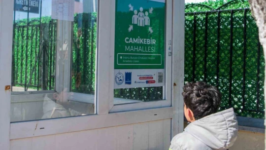 Kuşadası'nda afet toplanma alanlarıyla ilgili afişli bilgilendirme