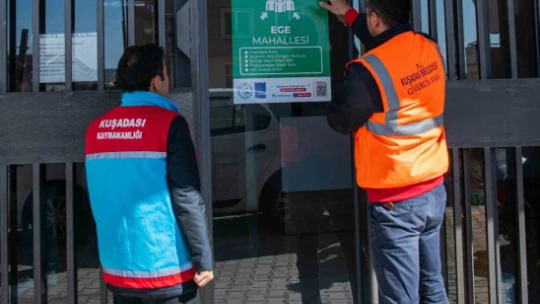 Kuşadası'nda afet toplanma alanlarıyla ilgili afişli bilgilendirme