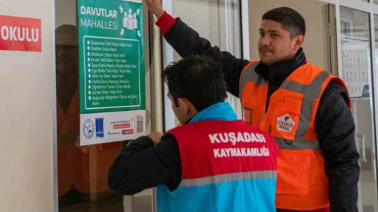Kuşadası'nda afet toplanma alanlarıyla ilgili afişli bilgilendirme