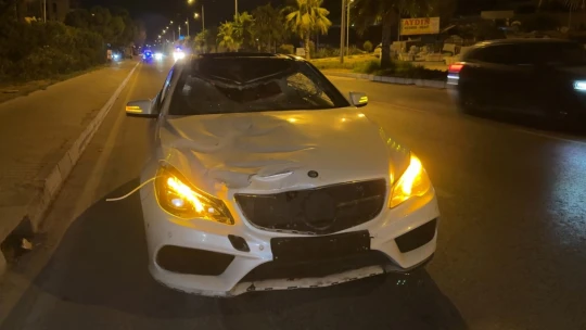 Kuşadası'nda alkollü sürücünün çarptığı yaya hayatını kaybetti... Feci kaza kamerada