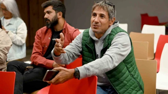 Kuşadası'nda antrenörlere sporcu beslenmesindeki yenilikler anlatıldı