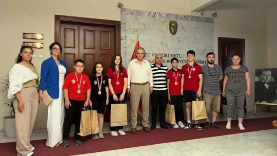 Kuşadası'nda başarılı sporcular Kaymakam Keklik ile görüştü