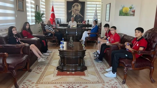Kuşadası'nda başarılı sporcular Kaymakam Keklik ile görüştü