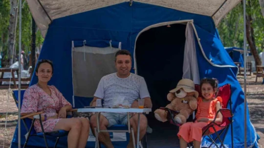 Kuşadası'nda bayram tatilinin gözdesi 'Ada Camping' oldu