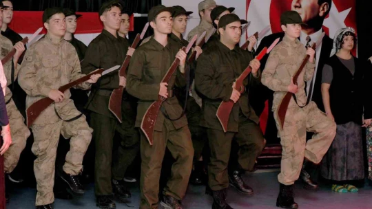 Kuşadası'nda Çanakkale Zaferi'nin yıl dönümü kutlandı