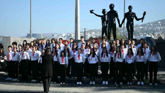 Kuşadası'nda Cumhuriyet Bayramı coşkuyla kutlandı